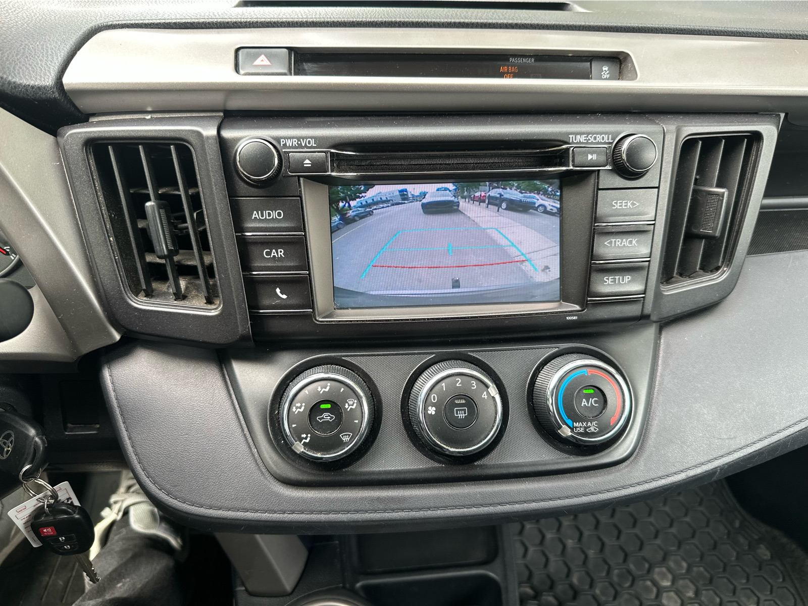 2016 Toyota RAV4 - Image 13