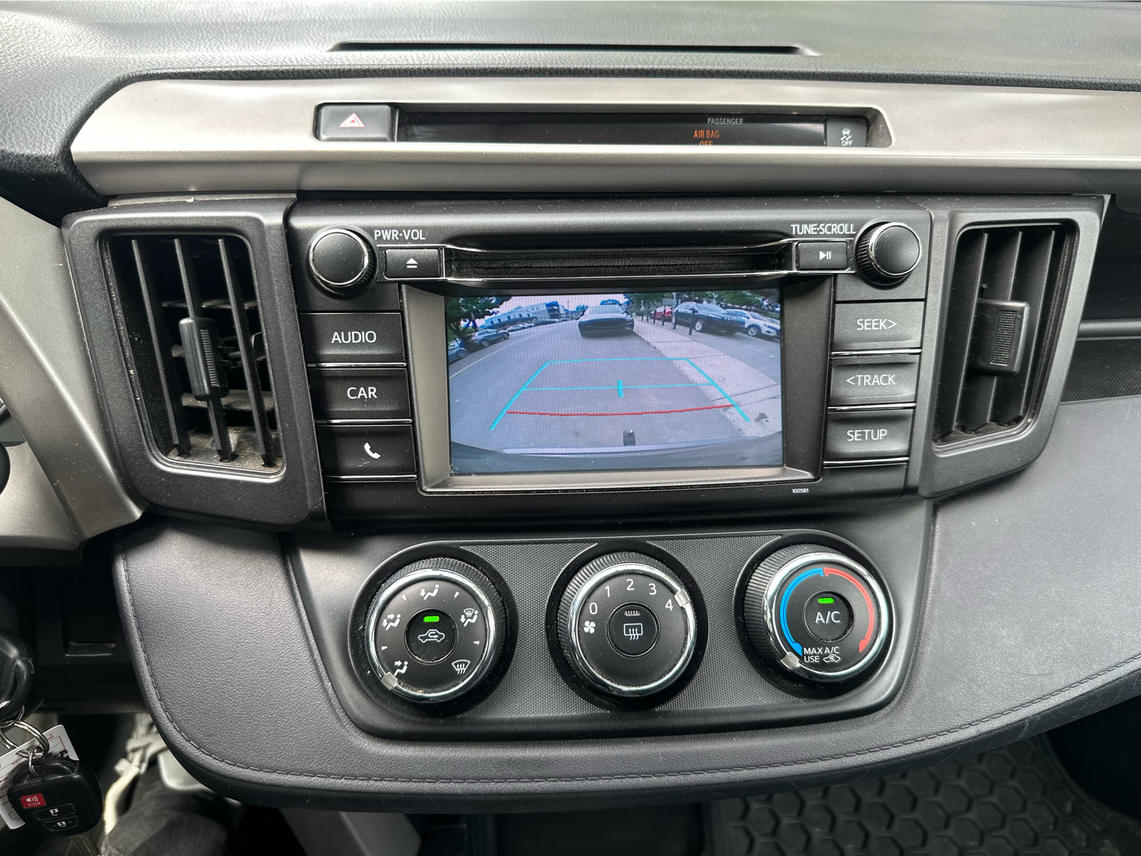 2016 Toyota RAV4 - Image 15