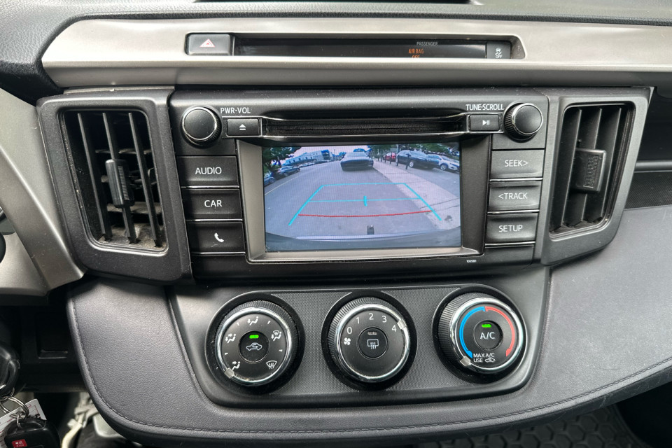 2016 Toyota RAV4 - Image 15