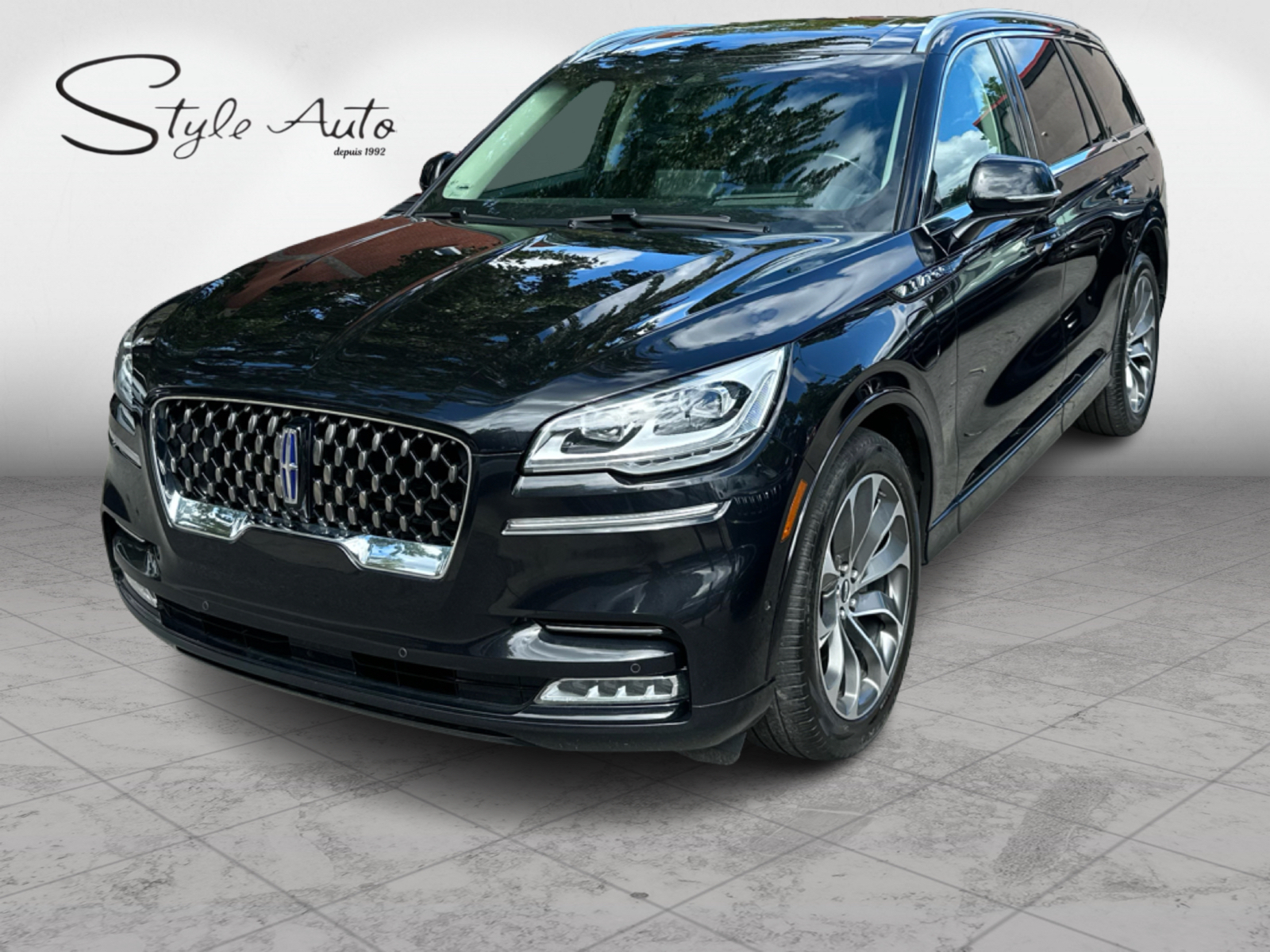 2022 Lincoln Aviator - Image 1