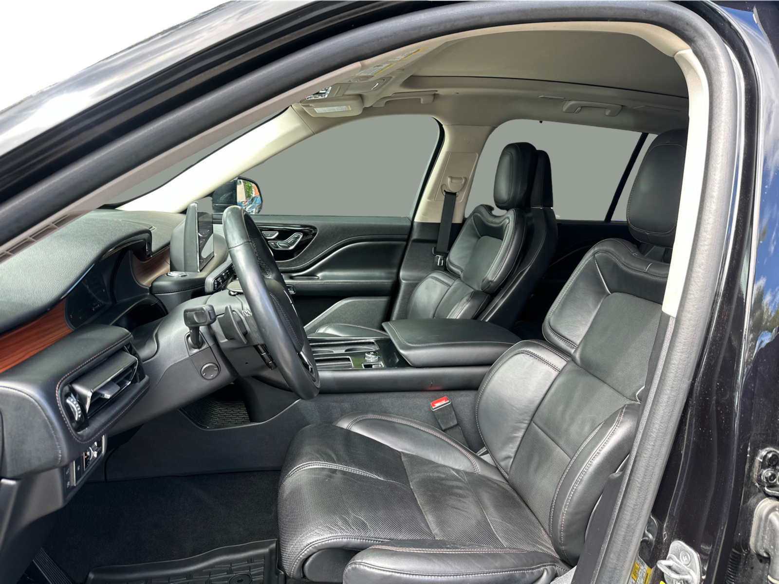 2022 Lincoln Aviator - Image 11