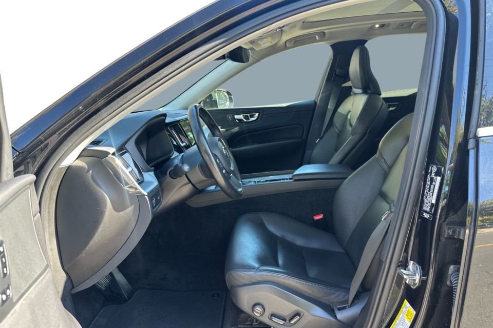 2021 Volvo XC60 - Image 11