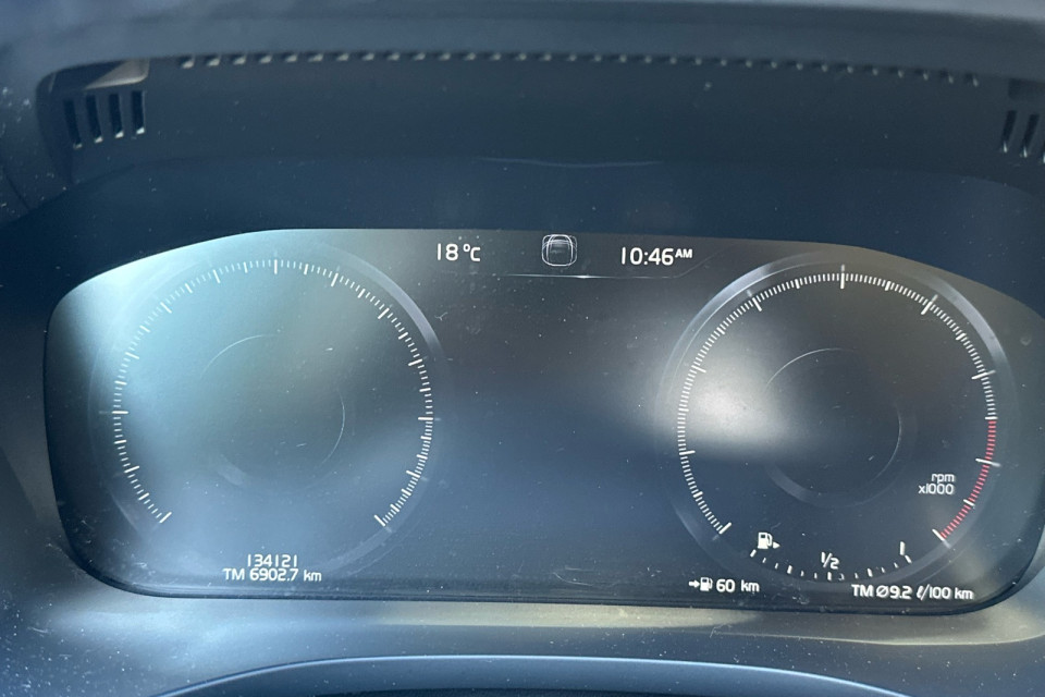 2021 Volvo XC60 - Image 17