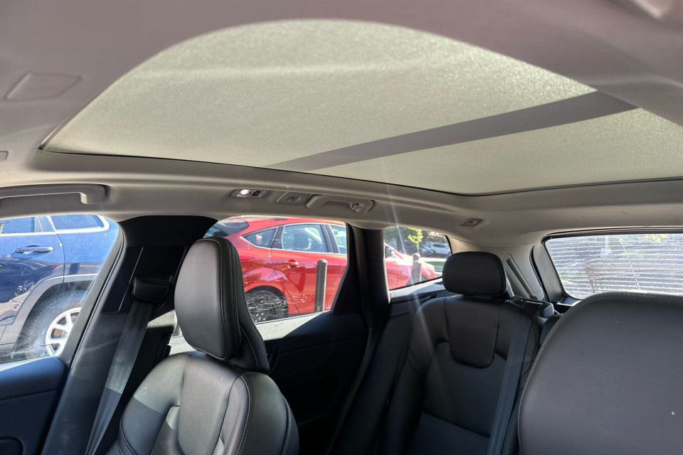 2021 Volvo XC60 - Image 18