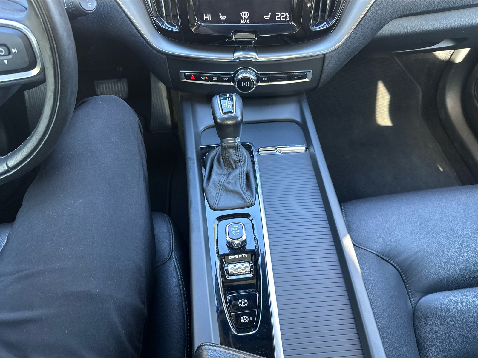 2021 Volvo XC60 - Image 19