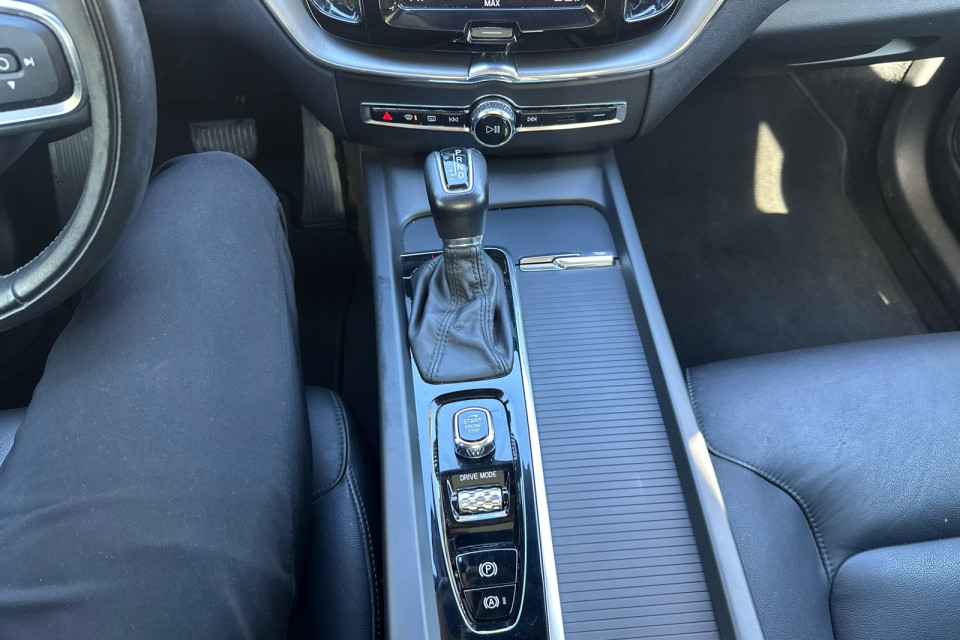 2021 Volvo XC60 - Image 19