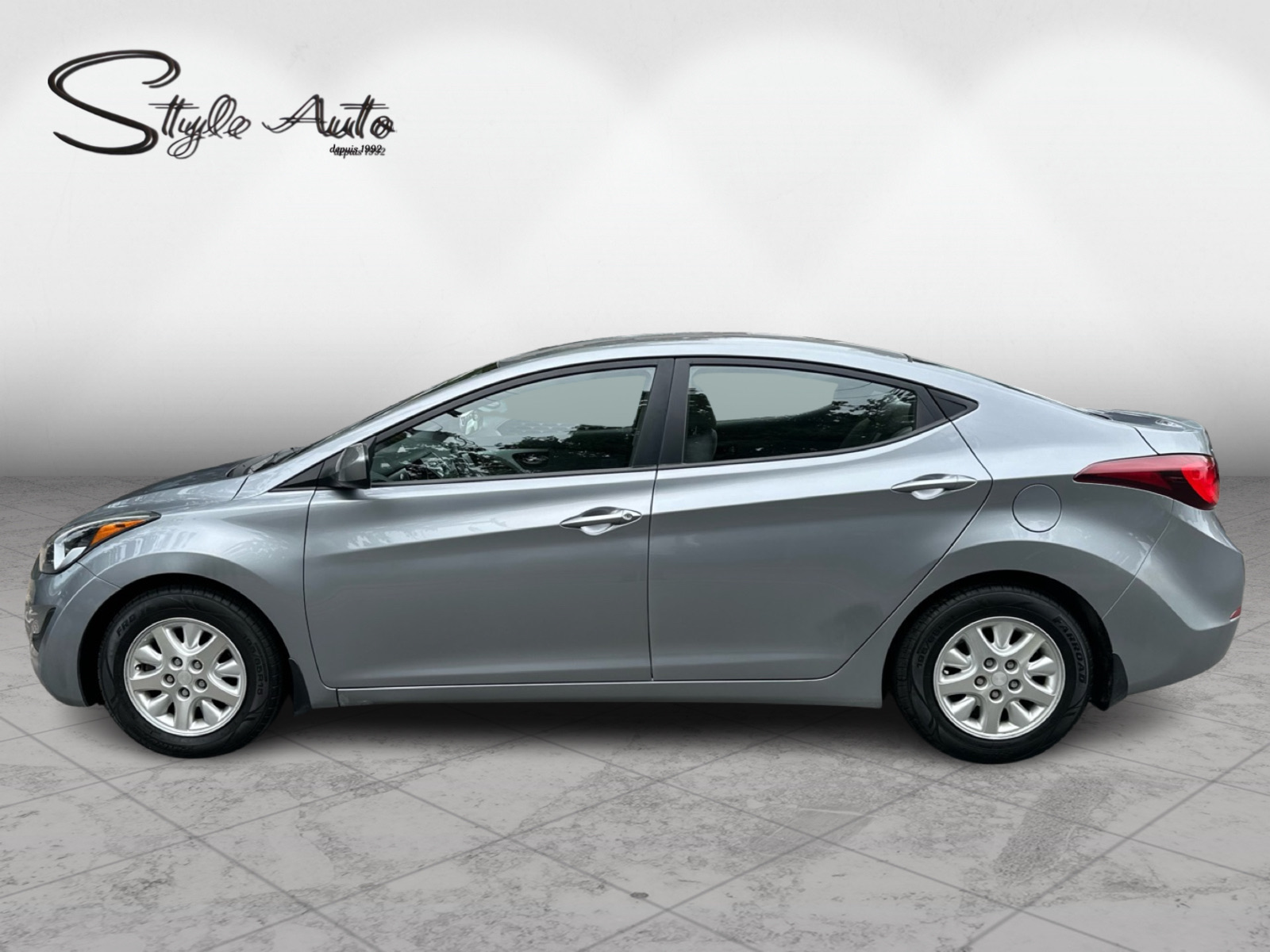 2016 Hyundai Elantra - Image 3
