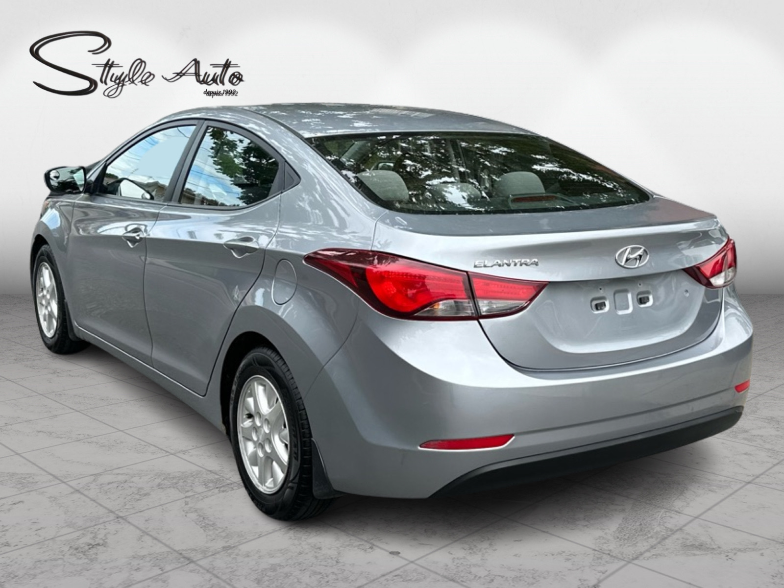 2016 Hyundai Elantra - Image 4