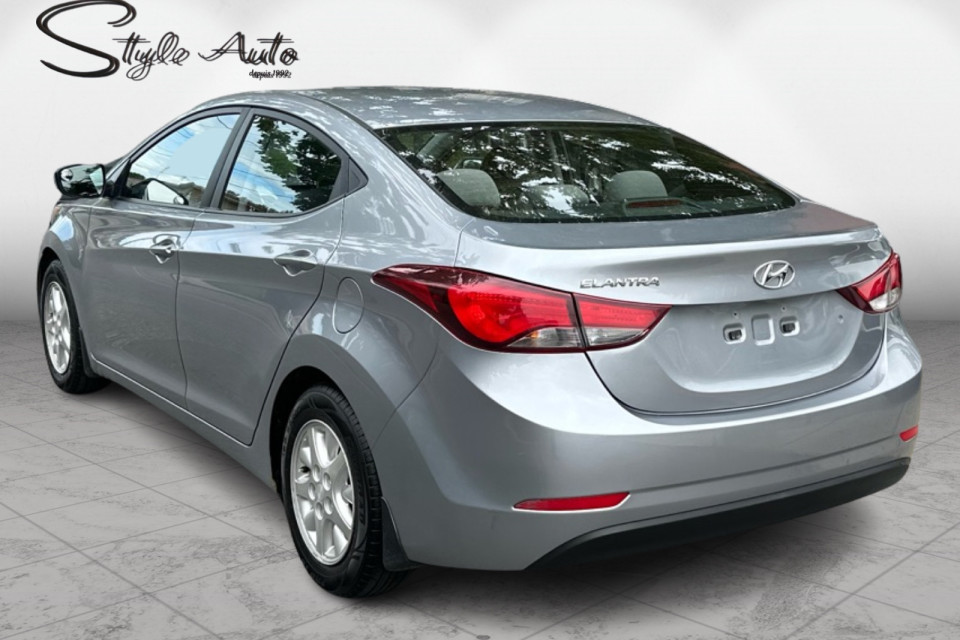 2016 Hyundai Elantra - Image 4