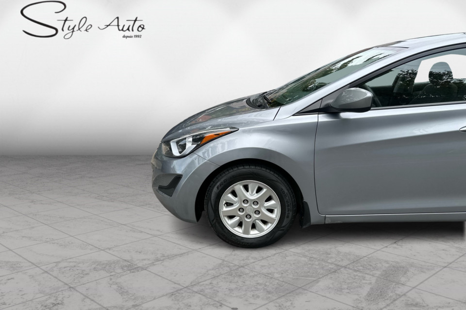 2016 Hyundai Elantra - Image 9