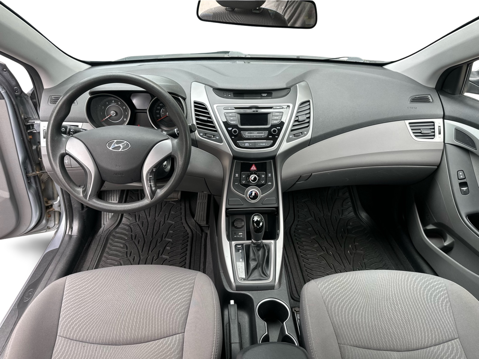 2016 Hyundai Elantra - Image 10