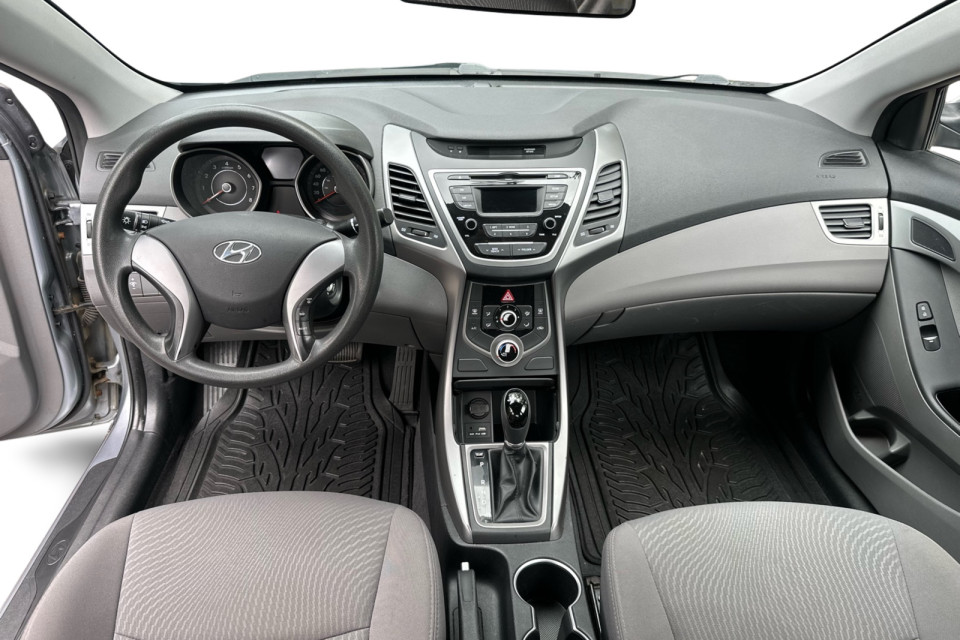 2016 Hyundai Elantra - Image 10