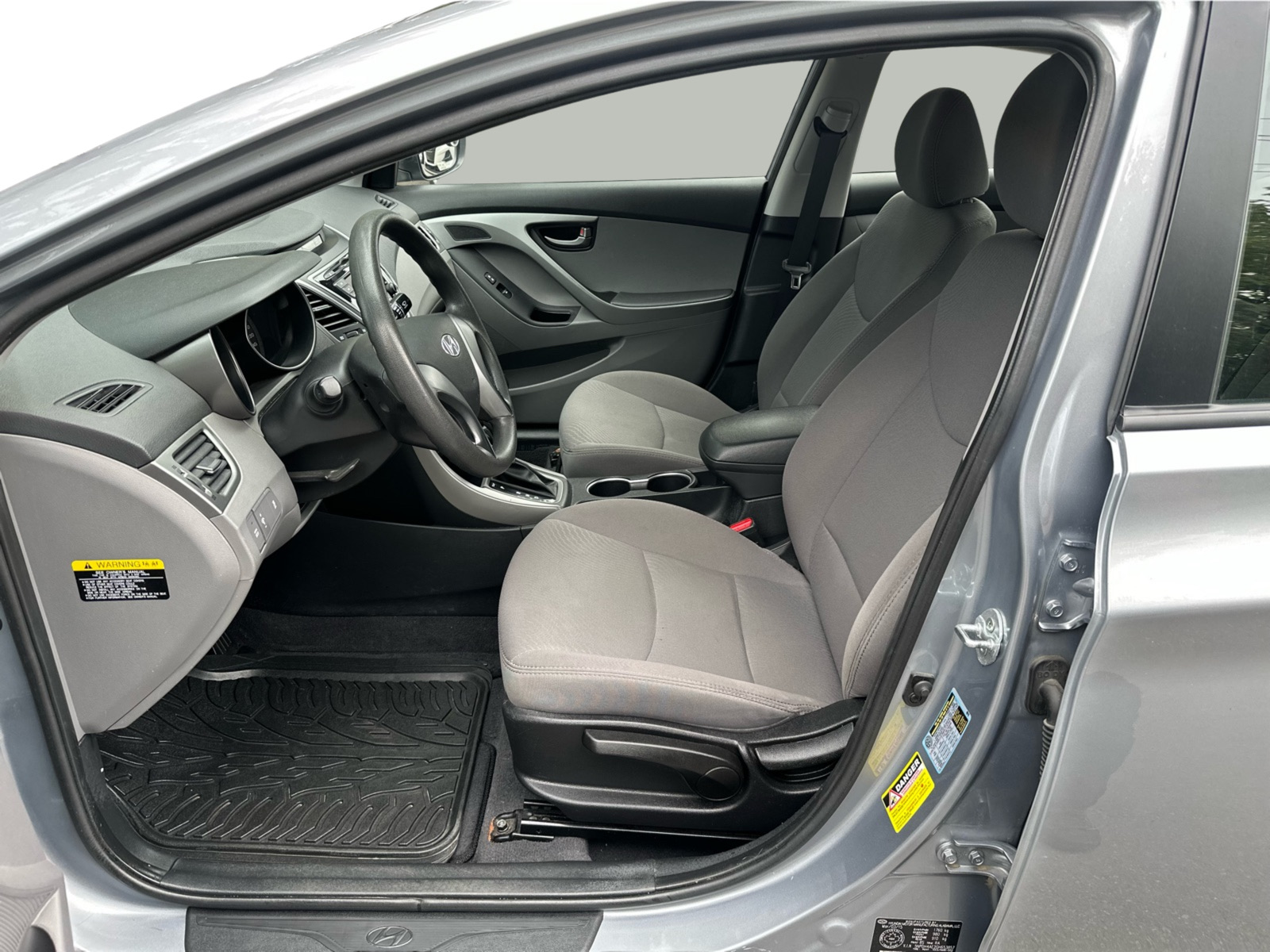 2016 Hyundai Elantra - Image 11