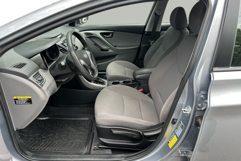 2016 Hyundai Elantra - Image 11