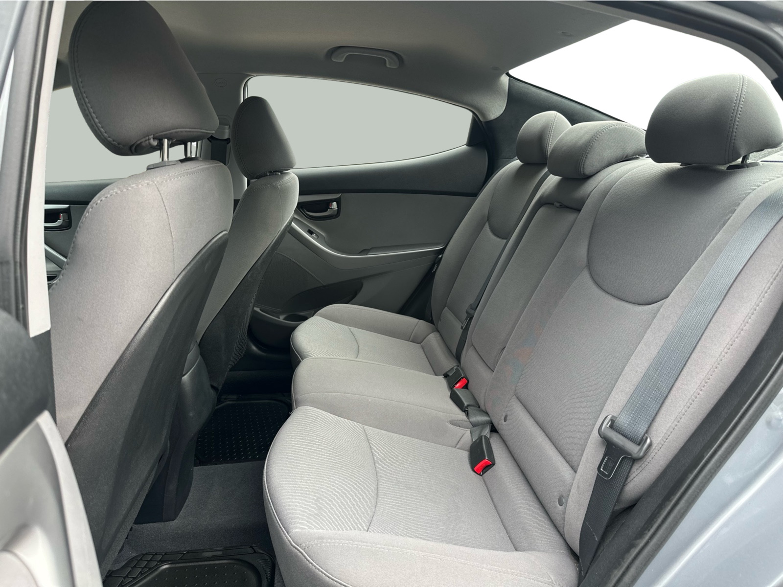 2016 Hyundai Elantra - Image 12