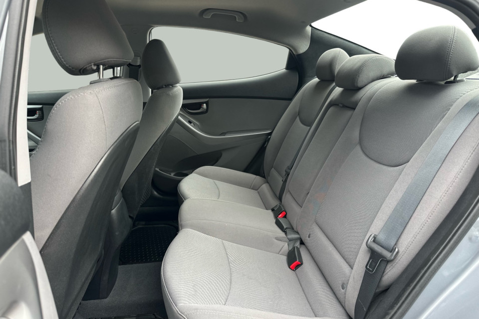 2016 Hyundai Elantra - Image 12