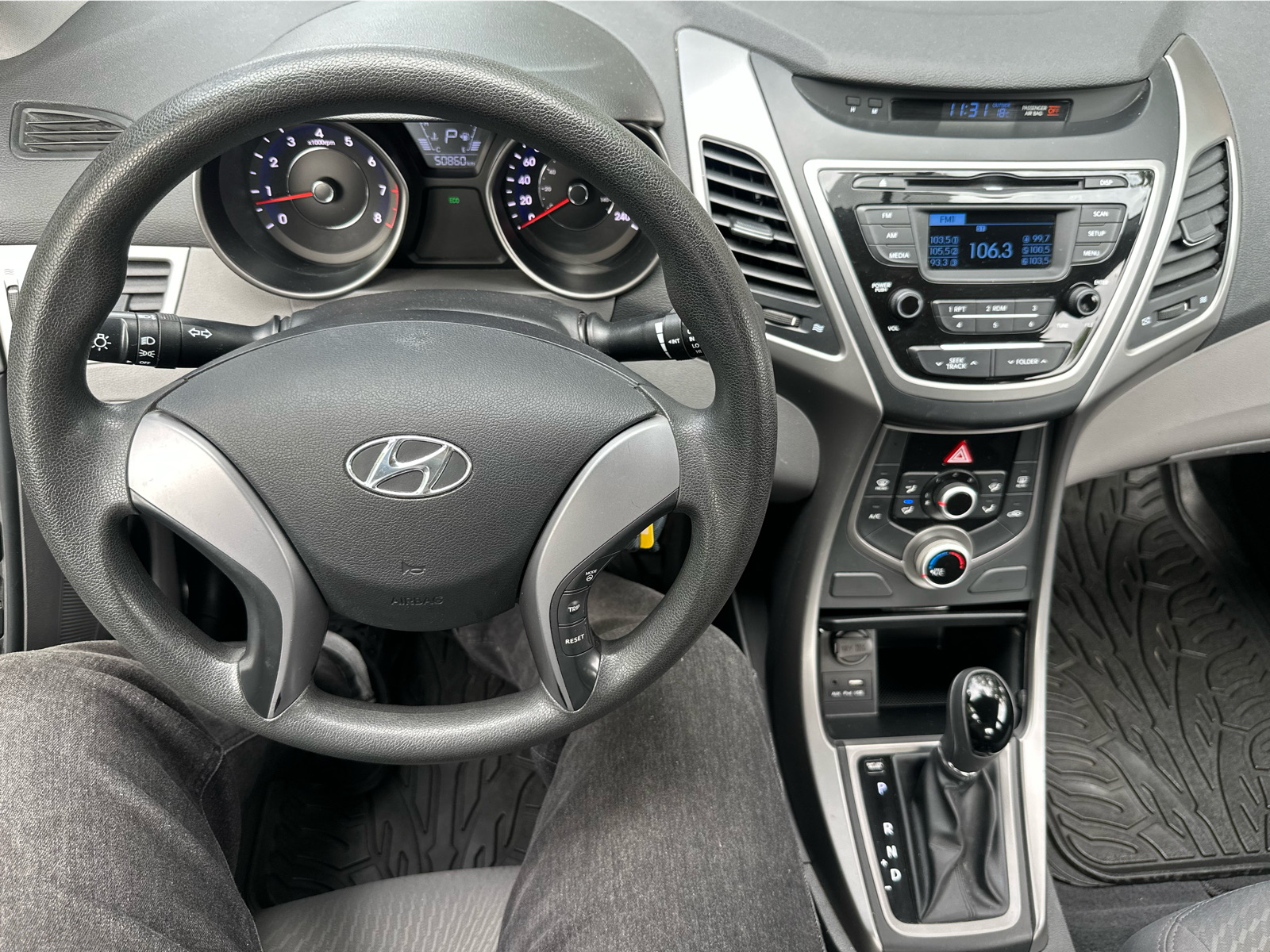 2016 Hyundai Elantra - Image 13