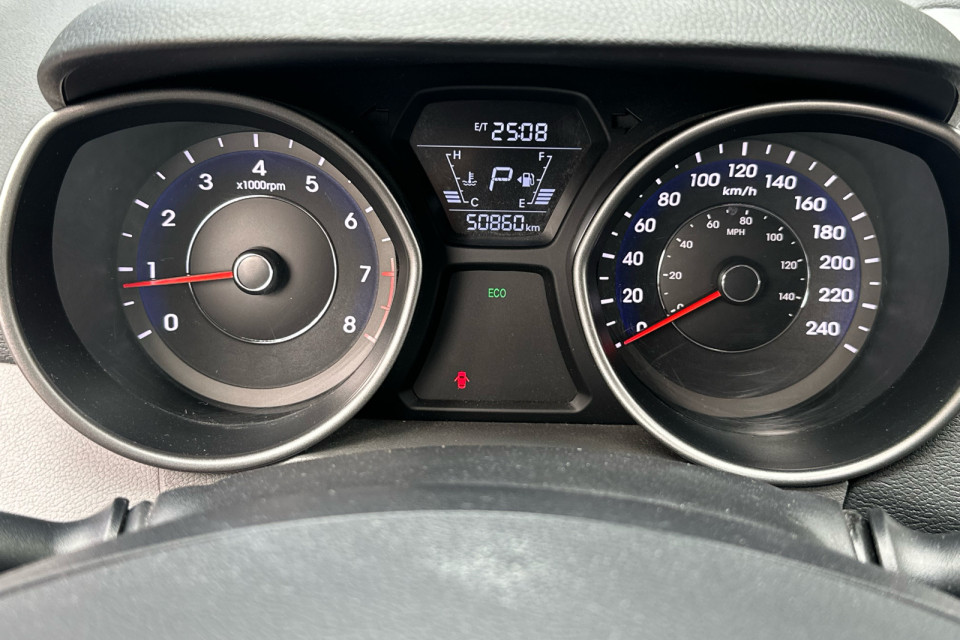 2016 Hyundai Elantra - Image 14