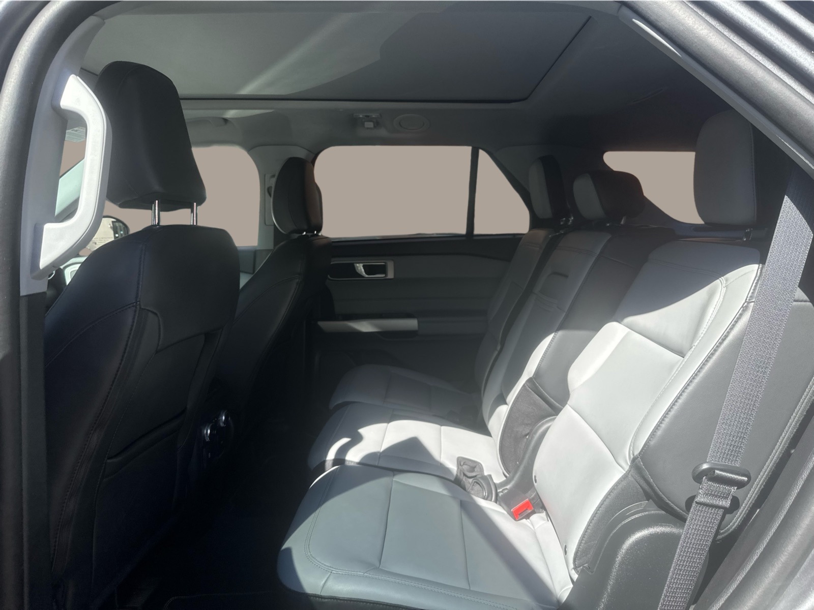 2021 Ford Explorer - Image 14