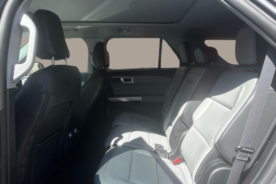 2021 Ford Explorer - Image 14