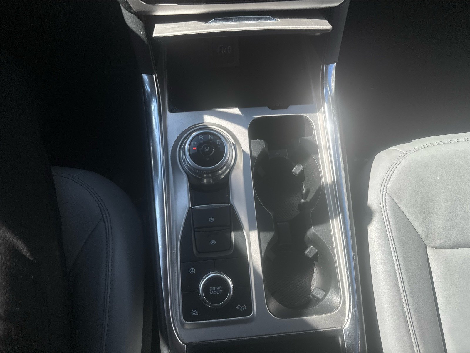 2021 Ford Explorer - Image 18