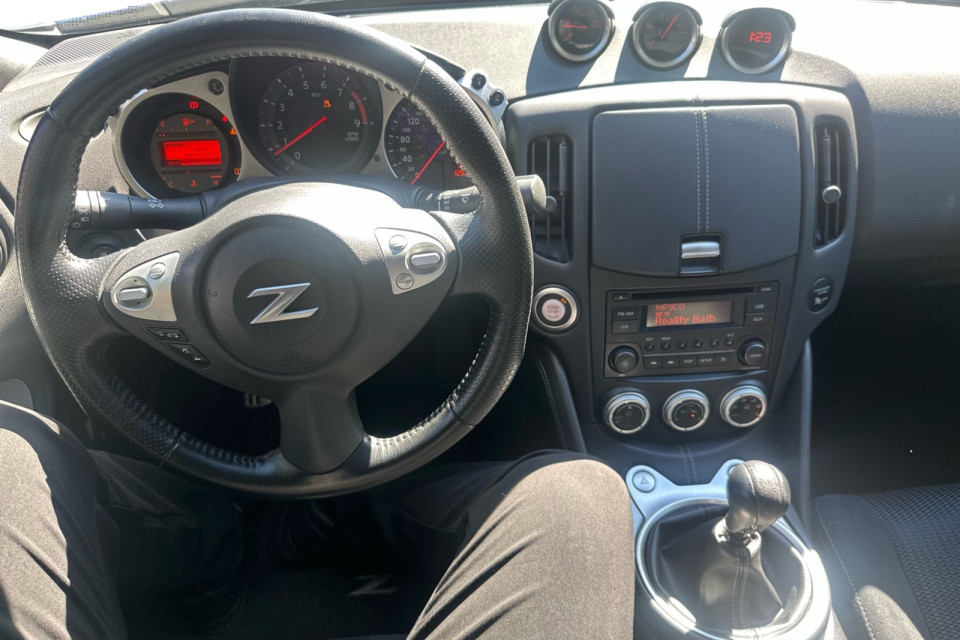2017 Nissan 370Z - Image 10